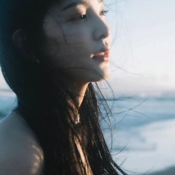 橙色女孩